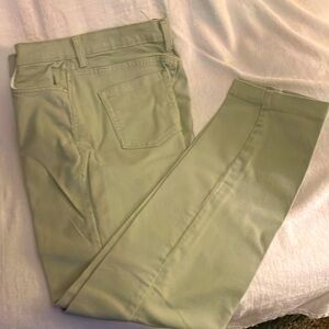 Very pretty green jeans, like new. Size 6.